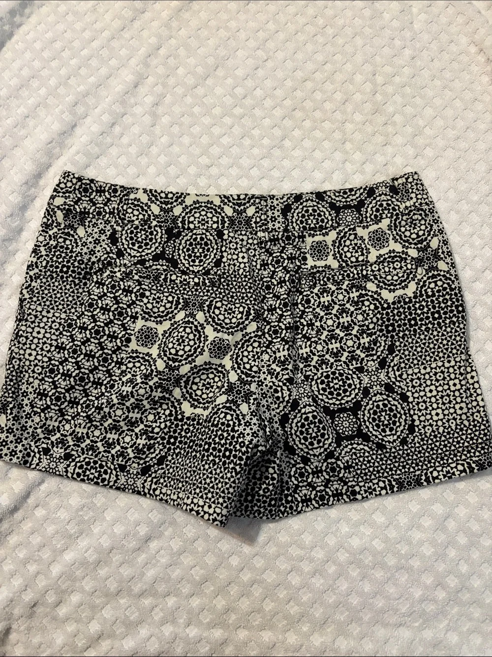 Artisan Ny Black‎ and White Patterned Bermuda Shorts